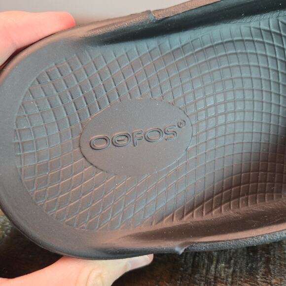 NEW Oofos Ooriginal Mens Size 10 Recovery Slip-On Flip Flops Beach Sandals Black main image 6